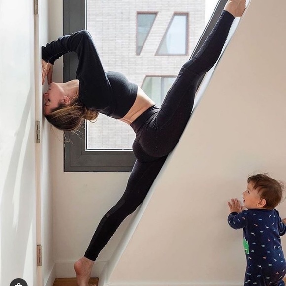 NWT ALO YOGA AIRLIFT AVENUE BLACK HIGH WAISTED MOTO LEGGINGS S XS - Picture 2 of 13